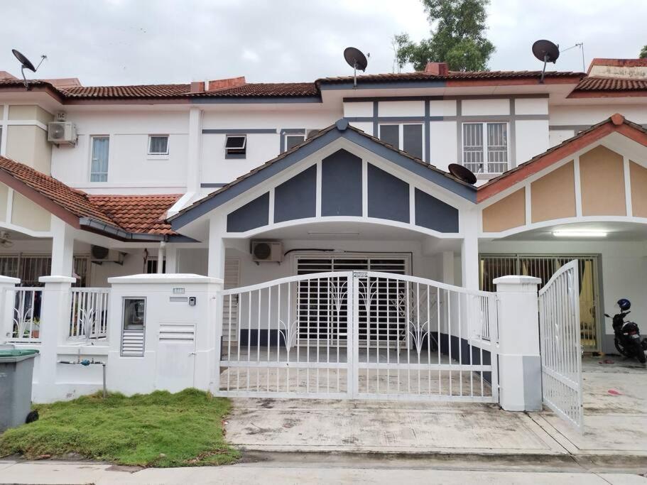 1181 Gch S2 # U Rumah percutian